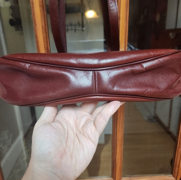 Brown Shoulder Bag with Glossy Finish and Elegant Design - Picture 6 of 11